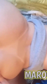 Děvka v dodávce skončila v ložnici s mladou dívkou polyká sperma