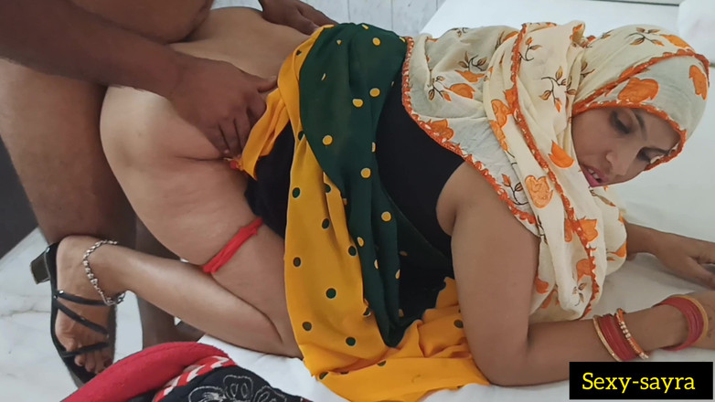 Sexy-sayra: Aku dientot sama teman suamiku sendiri di kamarnya