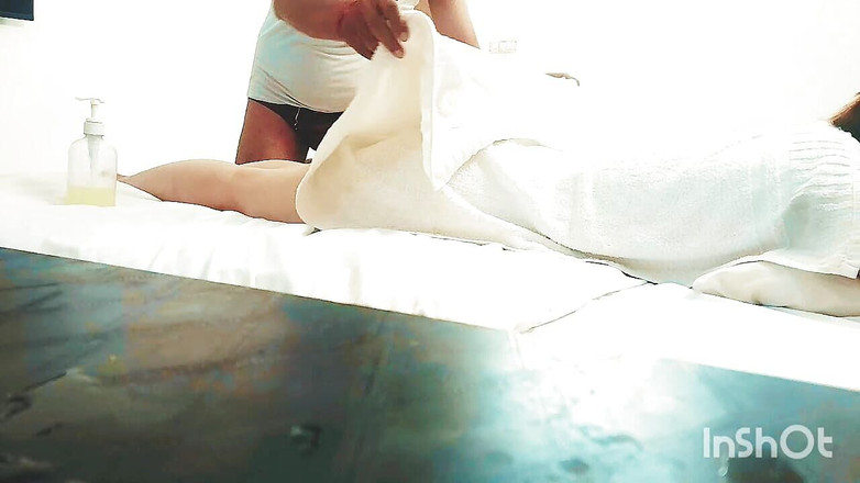 Indo-nepa entertainment: MILF dívka s masérem