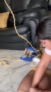 Băiat dolofan stăpânit de psiho-fosta lui iubită și acolițiul ei!