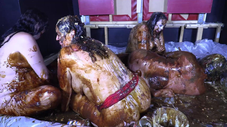 Gunked up girls: 4 girl food sploshing