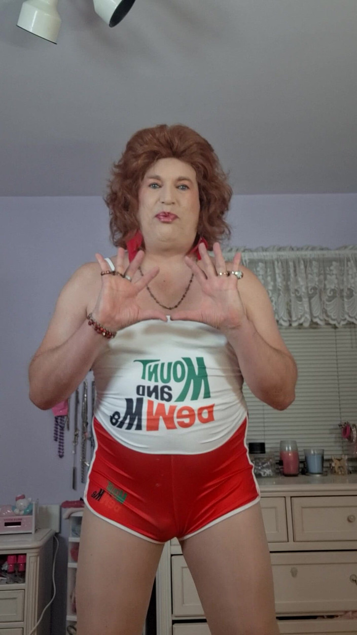 Victoria Lecherri: Tranny Hotwife로서의 나의 비밀 생활!