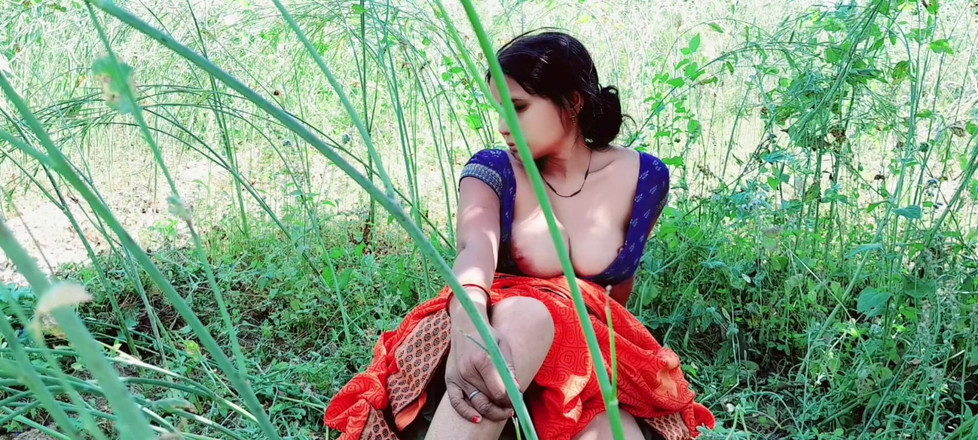 Renudbf: युवा पति अपनी पत्नी को बाहर चोदता है (पूरा हिंदी ऑडियो)