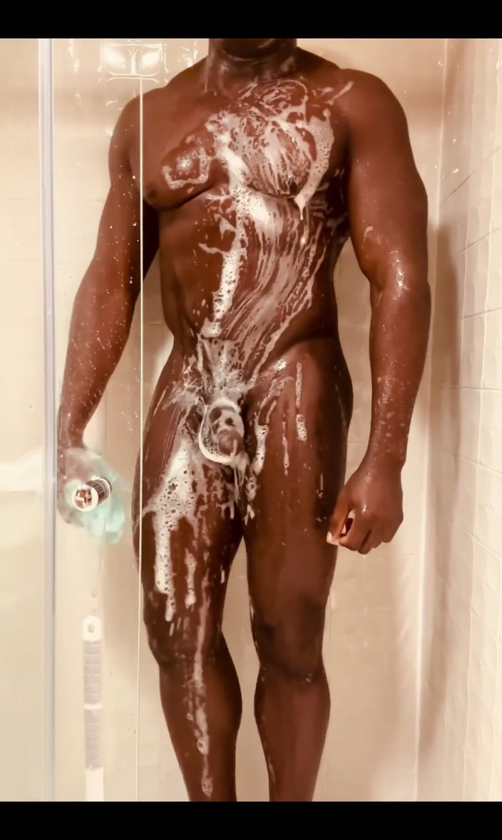 Afro Black XXX: Chodź do mnie pod prysznicem