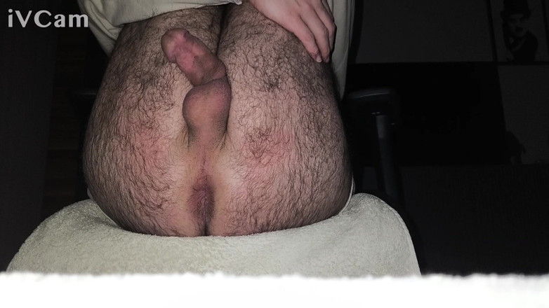 Cummyboy90: Mi culo peludo y apretado está listo para ser follado.