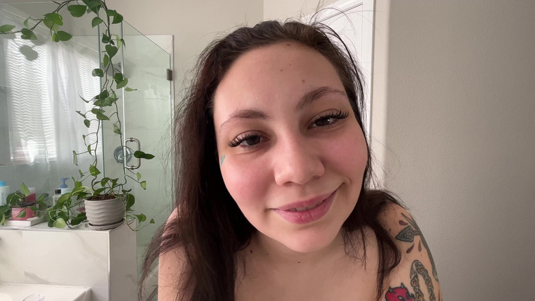 Lenna Lux: Instrucțiuni de masturbare cu mirositor de axilă