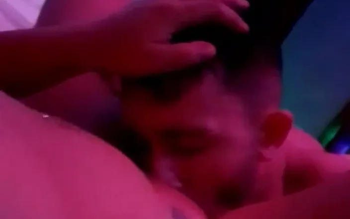 Morena Rabuda: Suck on the brunette's pussy
