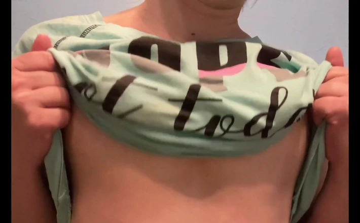 AdalynnX: 我有一些新的放荡服装，本周去拍摄，给我点子！！