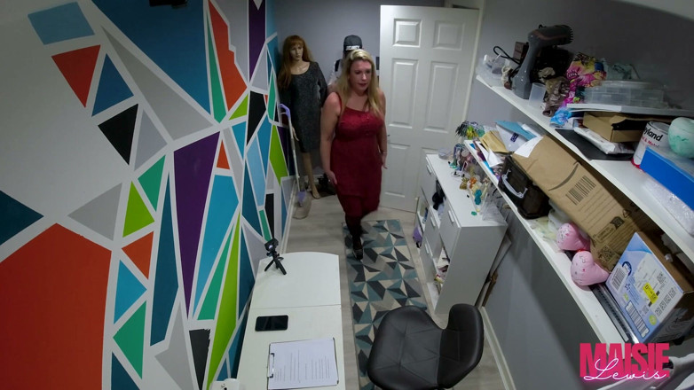 Maisie Lewis: Maisie Lewis Gets Strip Searched by Security