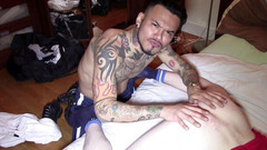 Gaybareback: Leo Senthy šuká bez sedla s nejlepším Latinoameričanem Nebohem Bravo