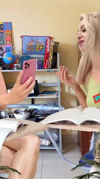 코미디 토셀리니. 학교. 에버그랭 교사. TV 인터뷰 2025년 9월 NSFW 비디오