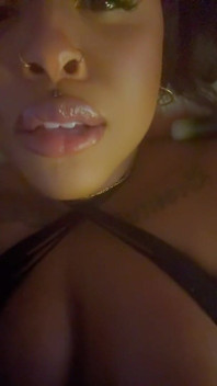 Kalın bir tanrıçanın seksi ve baştan çıkarıcı tacizi! sadece düzgün vücutlu ve lezzetli