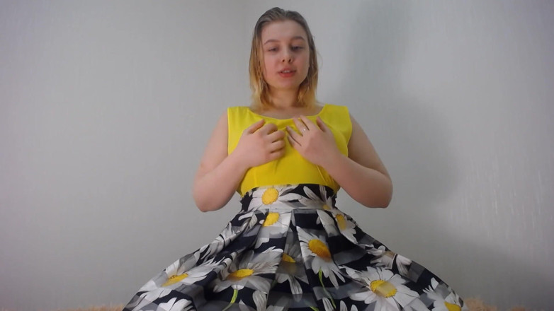 JuiceLussie: Une fille vierge jouit fort après avoir dansé dans une...