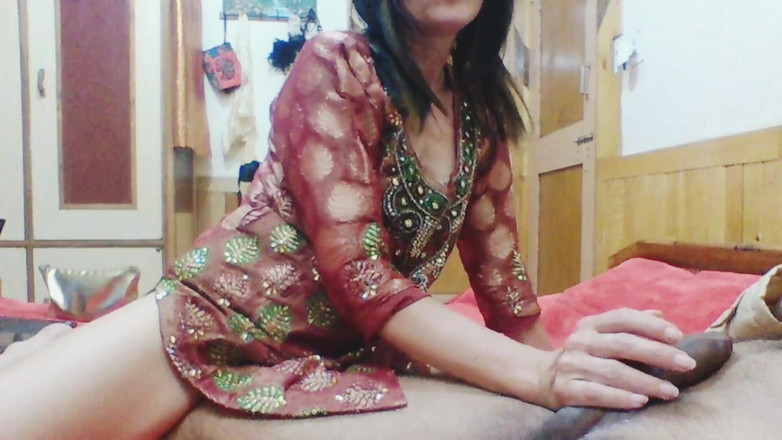 Bolly Karma: Gorąca milf żyje swoją fantazją