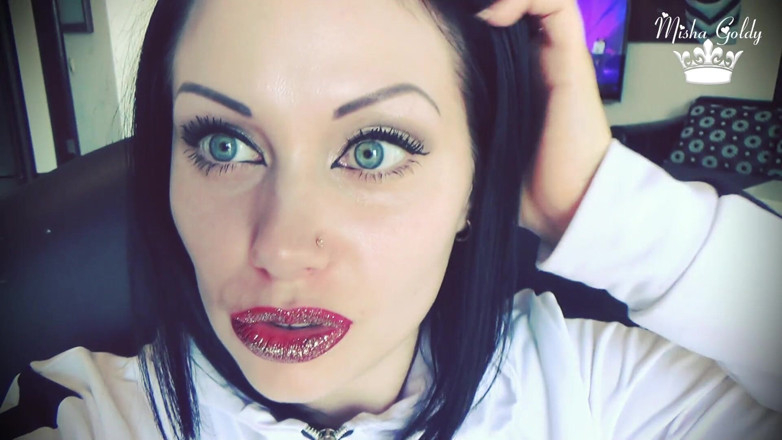Goddess Misha Goldy: Inspiră-mi exhalele și venerează-mi buzele