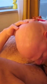 Dándole a Papá Un Masaje Cuando Decide Follarme