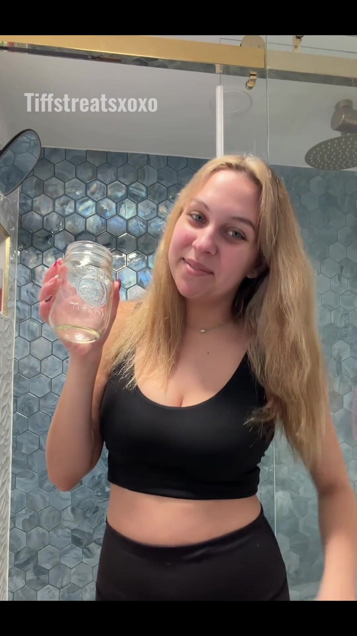 Tiffstreatsxoxo: Een metselaarpot vullen met donkergele plas!! Oeps hebben meer water...