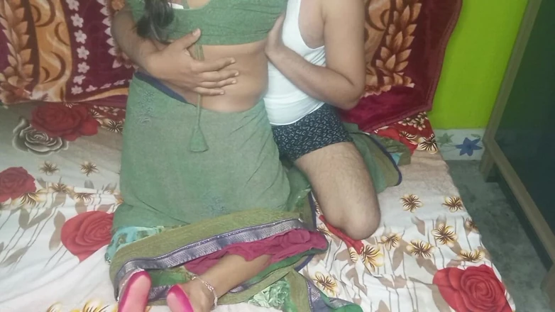 Manjushukla: Indian Beautiful Bhabhi Having Romance with Her Husband.