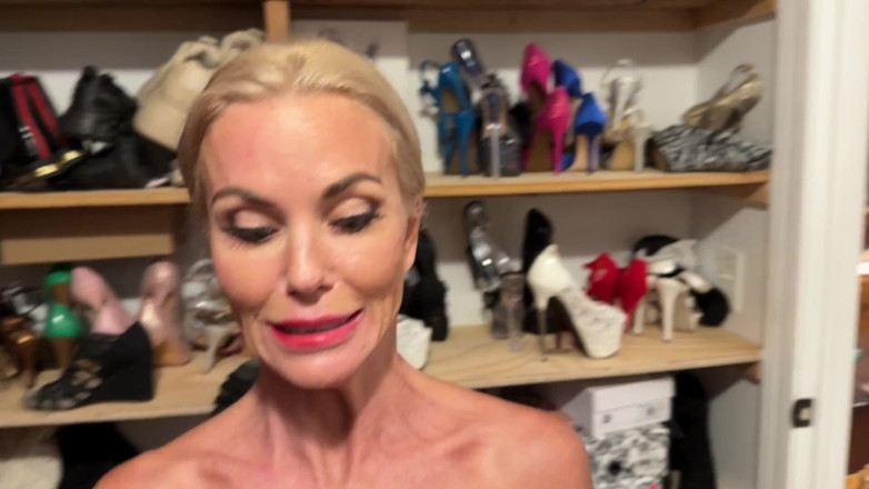 Tatiana Steele: MILF Tatiana Steele Gives Ian a Blowjob in the Closet