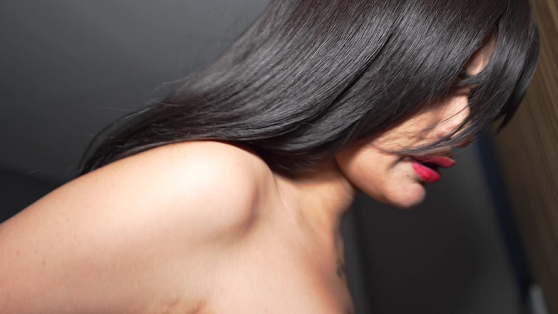 Leyton Big: Să fac sex lângă cea mai bună prietenă a iubitei...