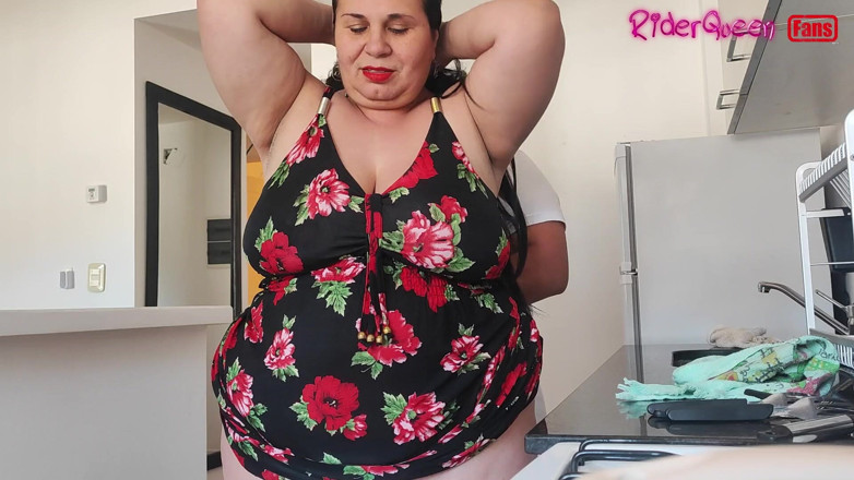Riderqueen: Reife BBW-MILF verführt junge, nur fans in zeitlupe