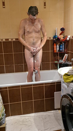 Fap_man93: Zlobivá mladá táta se sprchuje