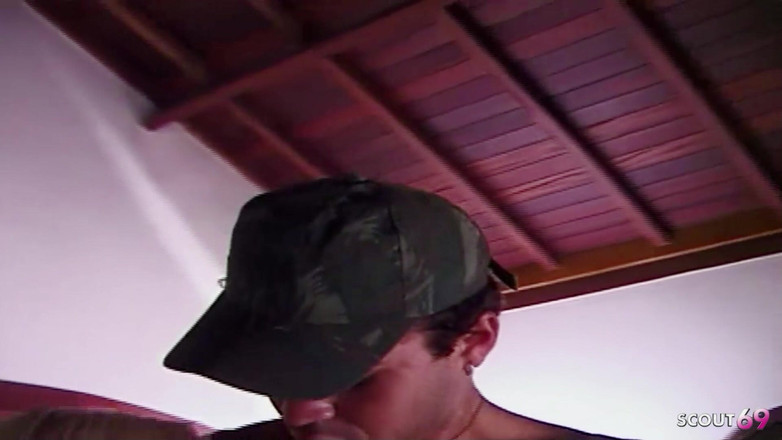 Shemale TS Collection: 金发大胸部变性人在酒店度假性爱