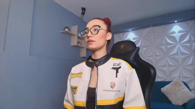 Lia Wood: Mi Masturbo Al Lavoro Quando Sono Sola a Casa