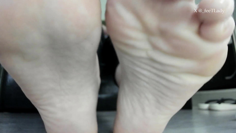 Feet lady: Dusty, avec un parfum, juste en face de ton visage