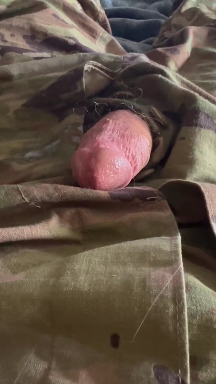 Gay Soldier Stuff: Cewek ini dientot habis-habisan sambil dientot habis-habisan sama besar pria...