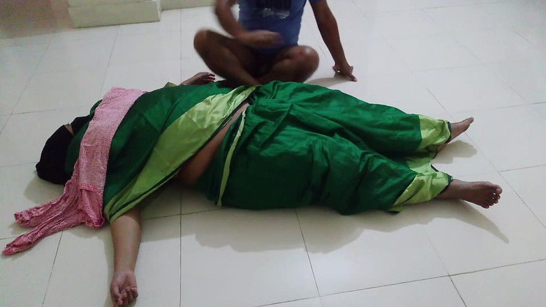 Aria Mia: Desi moti gand wali saas ko damad ne hat bandkar...
