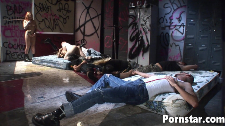 Pornstars: Gagică sexy Scarlett Pain care ia pula tipului în pizda ei