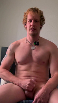 Gay Gooner Christian Hunter jouit une deuxième fois et rend sa grosse bite crémeuse