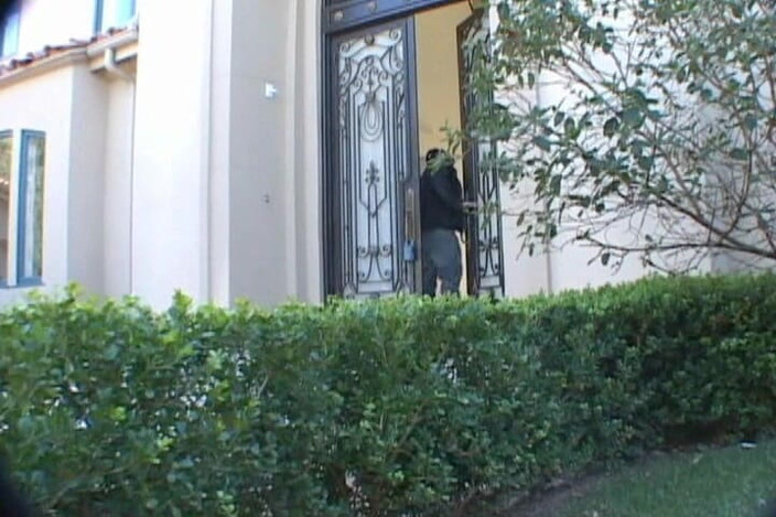 Nikky Thorne's Amateur Teen Casting: सुंदर दुबली कमसिन को दो कच्चे दोस्तों द्वारा उत्तेजित किया जाता है