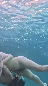 Succhia E Scopa Sott'acqua! Abituarsi in Piscina Da Un Grosso Cazzo - Chloe Kreams, Steve Rickz