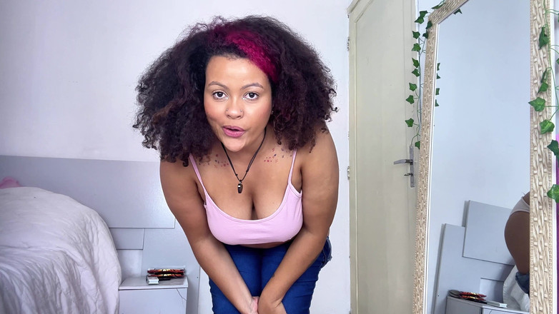 Cutiepiie Chubby: Grandota no puede dejar de pedos y eructar en jeans...