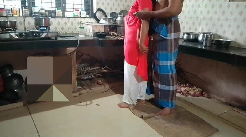 LEGSCOUPLE12: 夫妻在家里的厨房吹箫