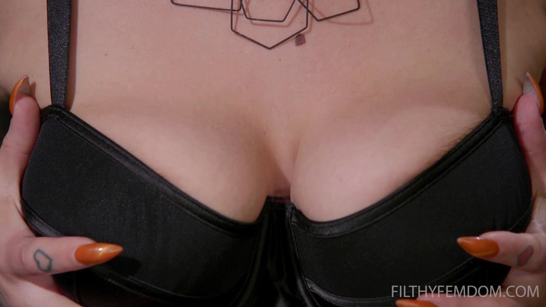 FilthyFemdom: Diosa Arabelle Con Arabelle Raphael