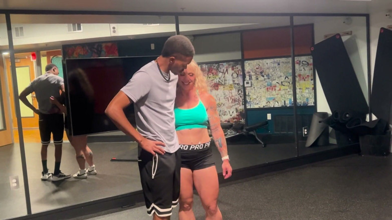 Ecko Belle: Stretch Her Out