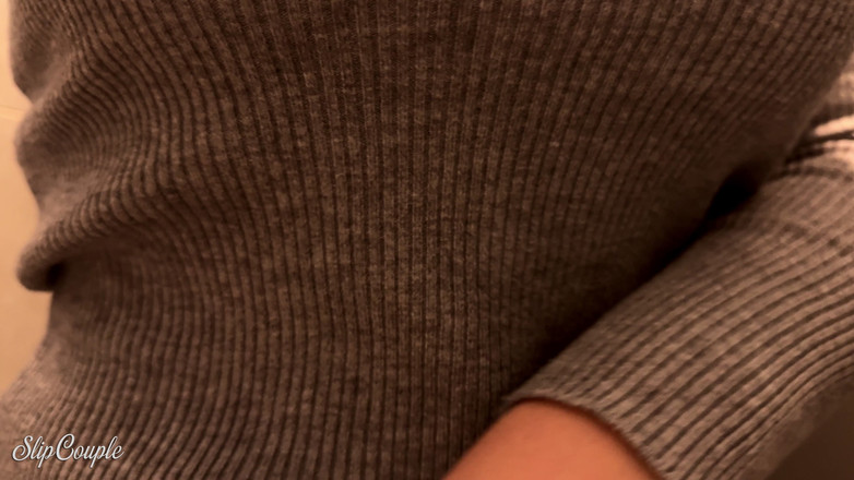 SlipCouple: 패스트푸드 레스토랑에서 자지를 가지고 노는 발정난 소녀 - 위험한 공개 오럴:p