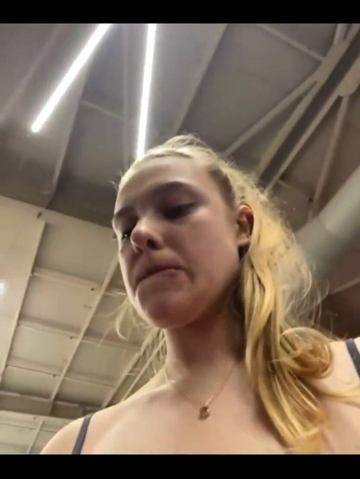 JuiceLussie: Workout with Masturbate in Public