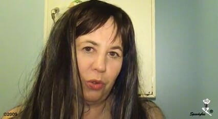 Dirty Doctors Clips: Trisha vibrator pist in de badkamer