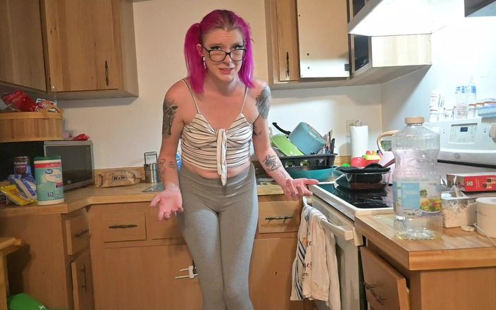 Miss Ellie Roleplay: Disperare cu pișat la treburile casnice