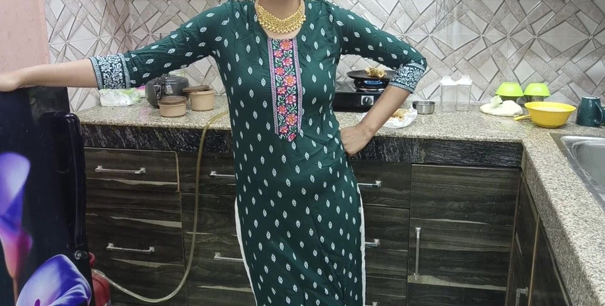 Saarabhabhi6: Hindi sexgeschichte rollenspiel - desi sardarni stiefmutter wird mit großem schwanz...