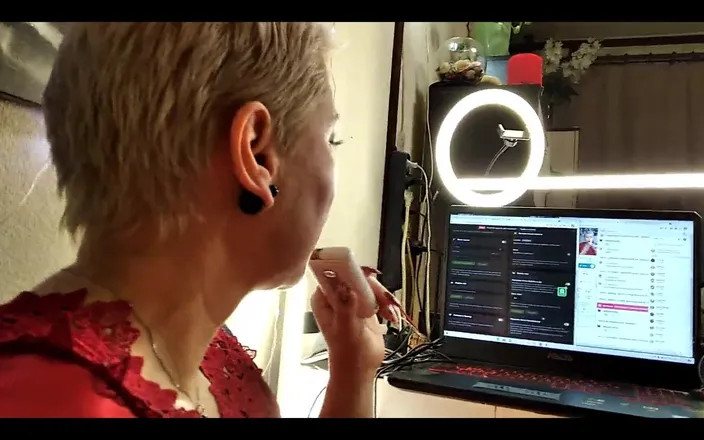 AimeeParadise: Dame in het rood, of alle oudere meisjes zuigen lul!...