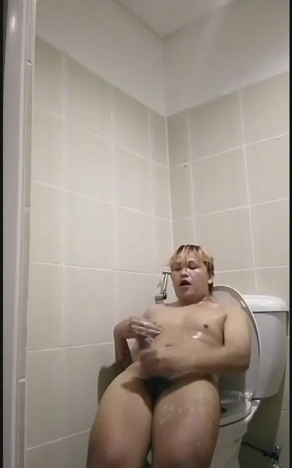 Fleshlab Gay: Philippino Twink Boy Eats His Own Cum!!
