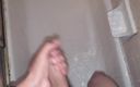 Z twink: Masturbando no chuveiro com Gozada Leitosa