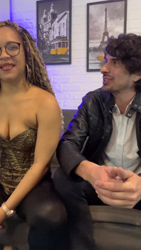 Người phụ nữ trẻ từ Bahia làm tình nhóm với bạn trai cuckold của cô ấy