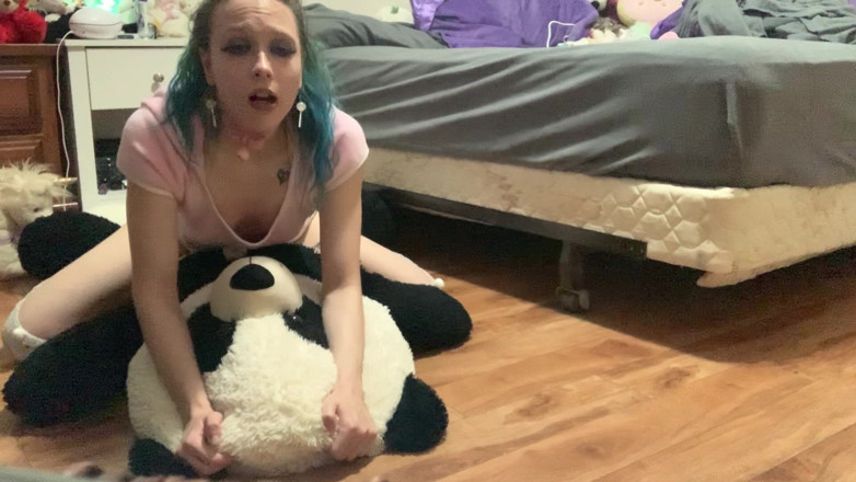 EmoDream1998: Futând Plushie până la orgasm