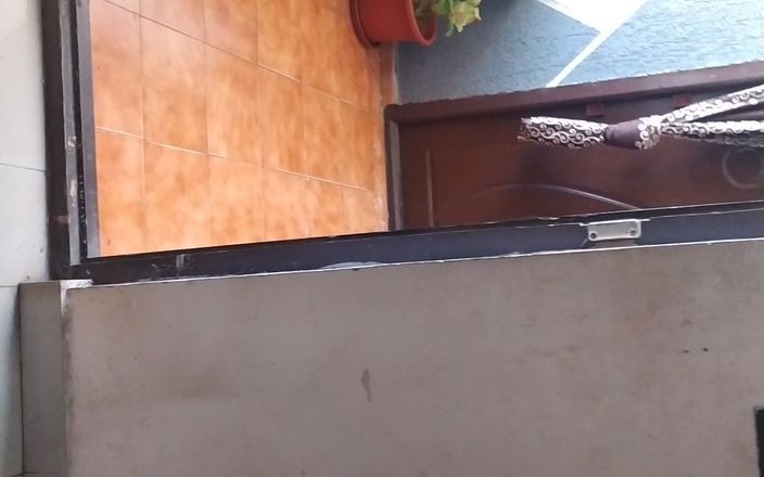 Sex Boy Manisha: Gay desi India masturbasi di kamar mandi